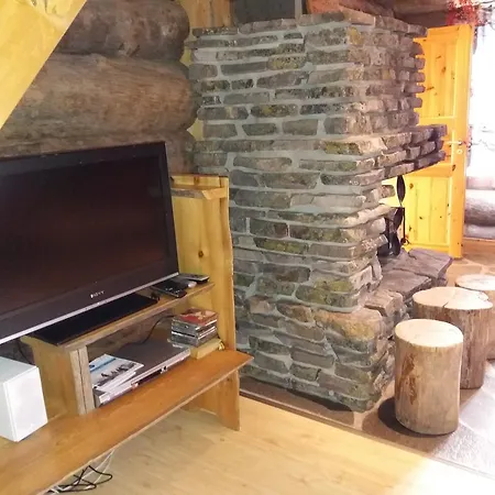 Levikaira Log Chalets 15-16
